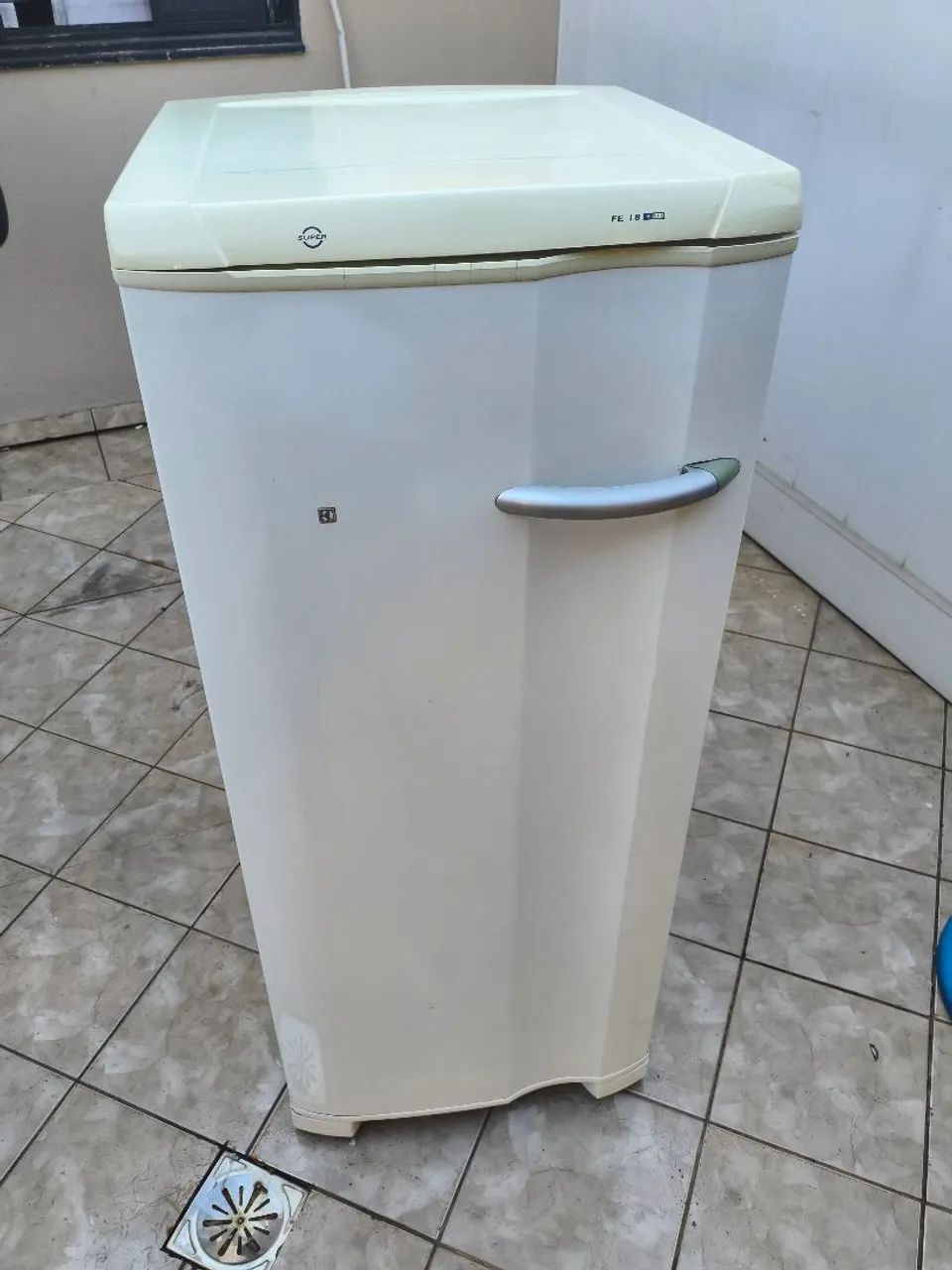 Freezer vertical 145 litros 110v - Foto 2