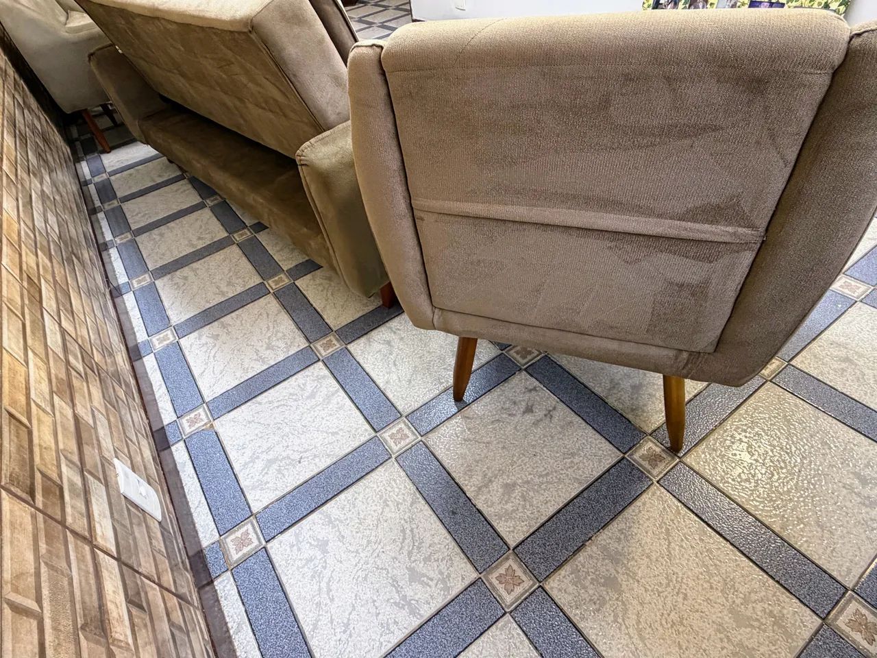 Conjunto sofá cama + 2 poltronas  - Foto 4