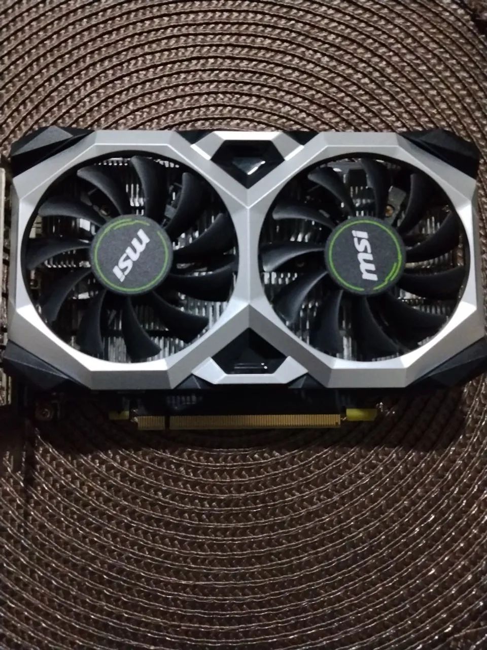 Placa de vídeo GTX 1650 MSI, queimada.