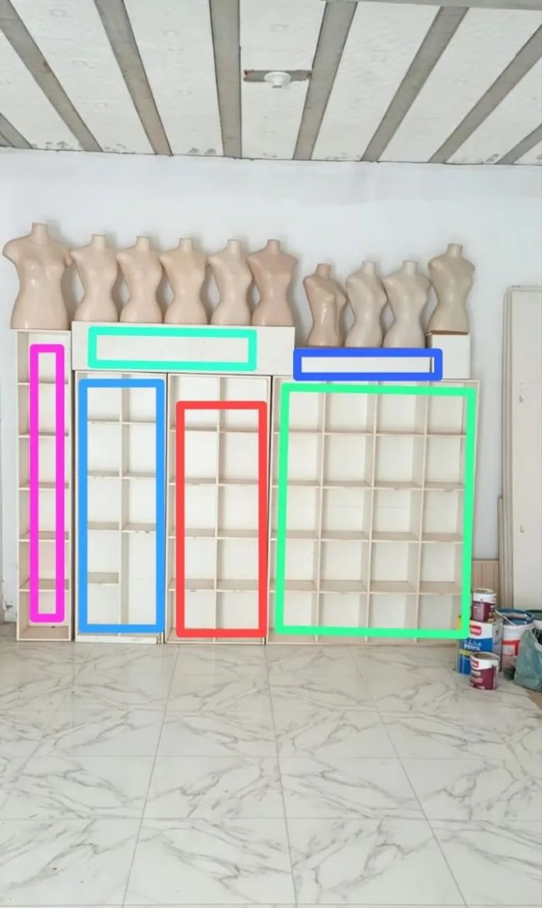 Kit de Prateleiras e Manequins para Montagem de Loja
