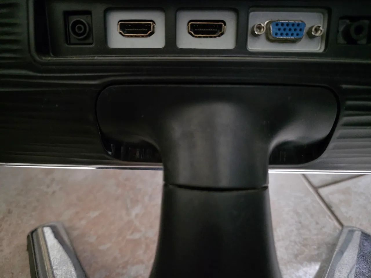 Monitor Samsung modelo SyncMaster BX2250 usado - Foto 3