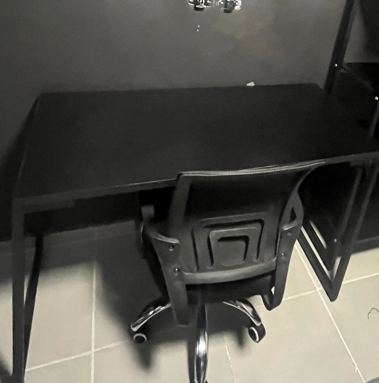 Escrivaninha com cadeira