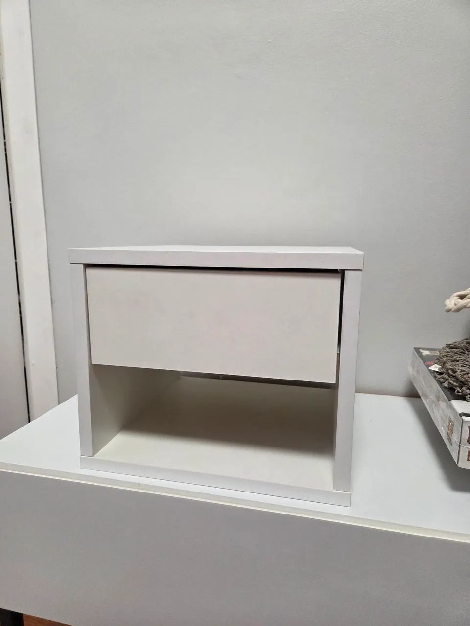Mesa cabeceira/ nicho com gaveta - Foto 3