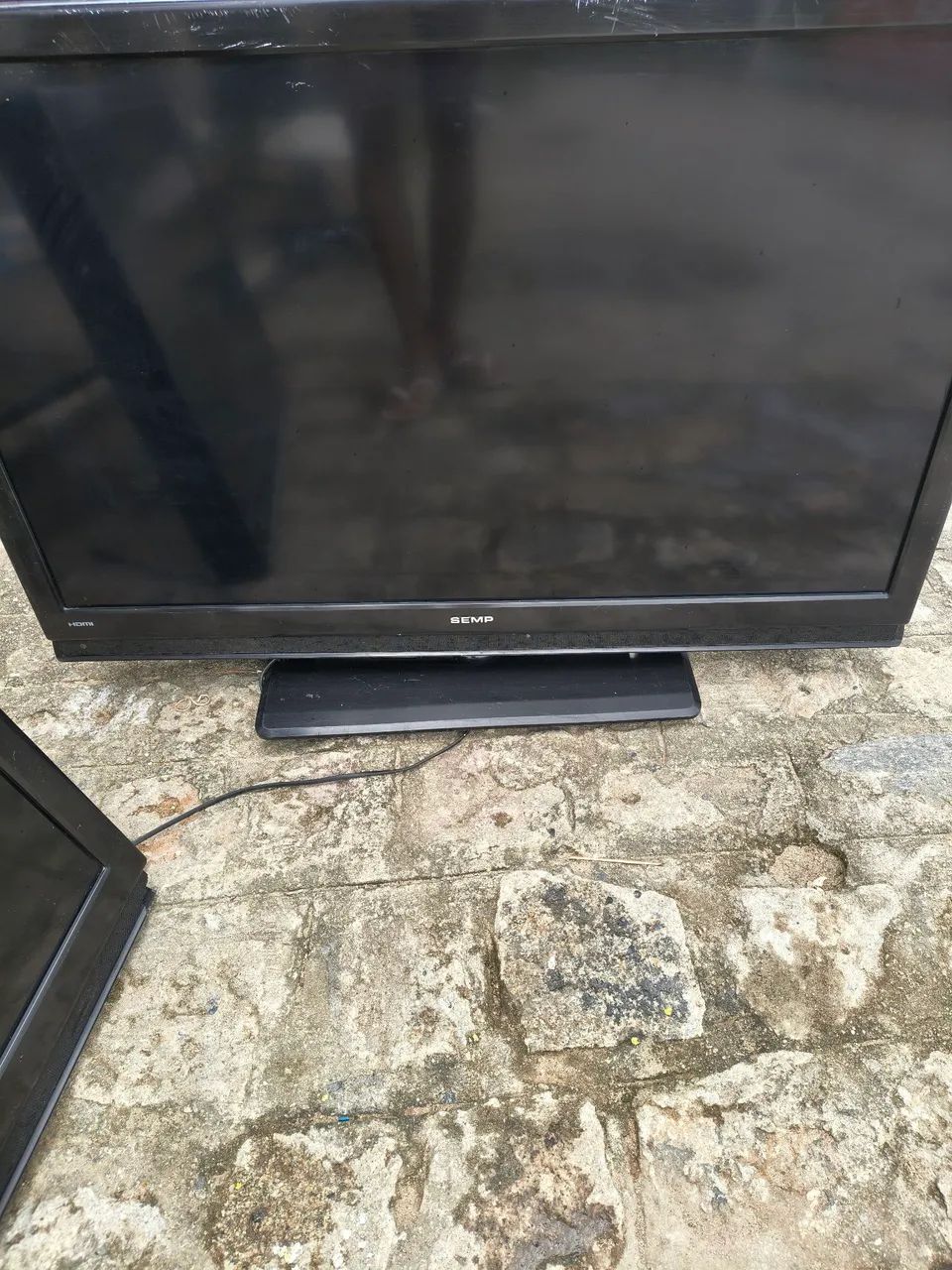 Duas tvs lcd Semp 42 polegadas para aproveitar peças  - Foto 5