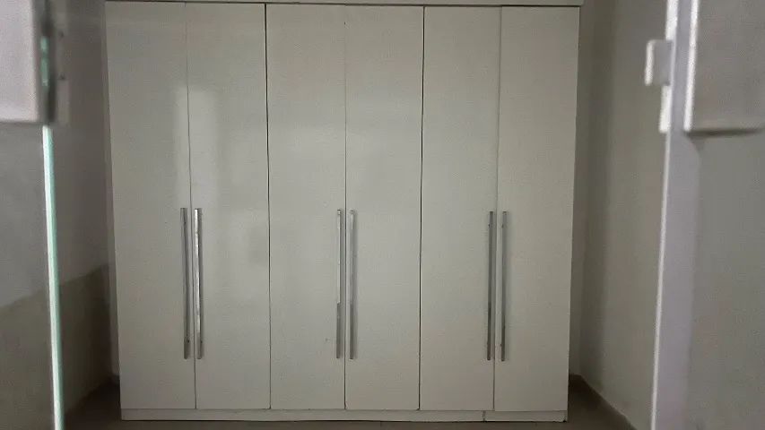 Guarda roupa 6 roupas