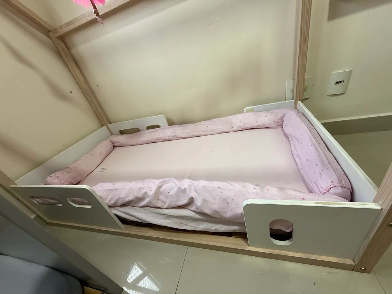 Cama Montessoriana Infantil em Madeira - Estilo Casinha