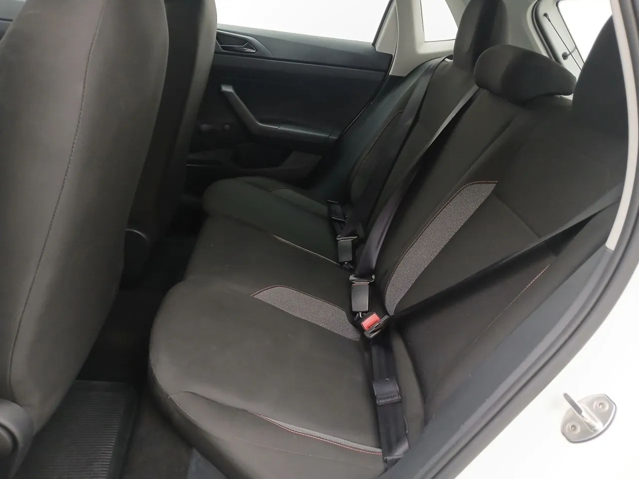 Volkswagen Polo Track 1.0 Flex 12V 5p, foto 17 de 18