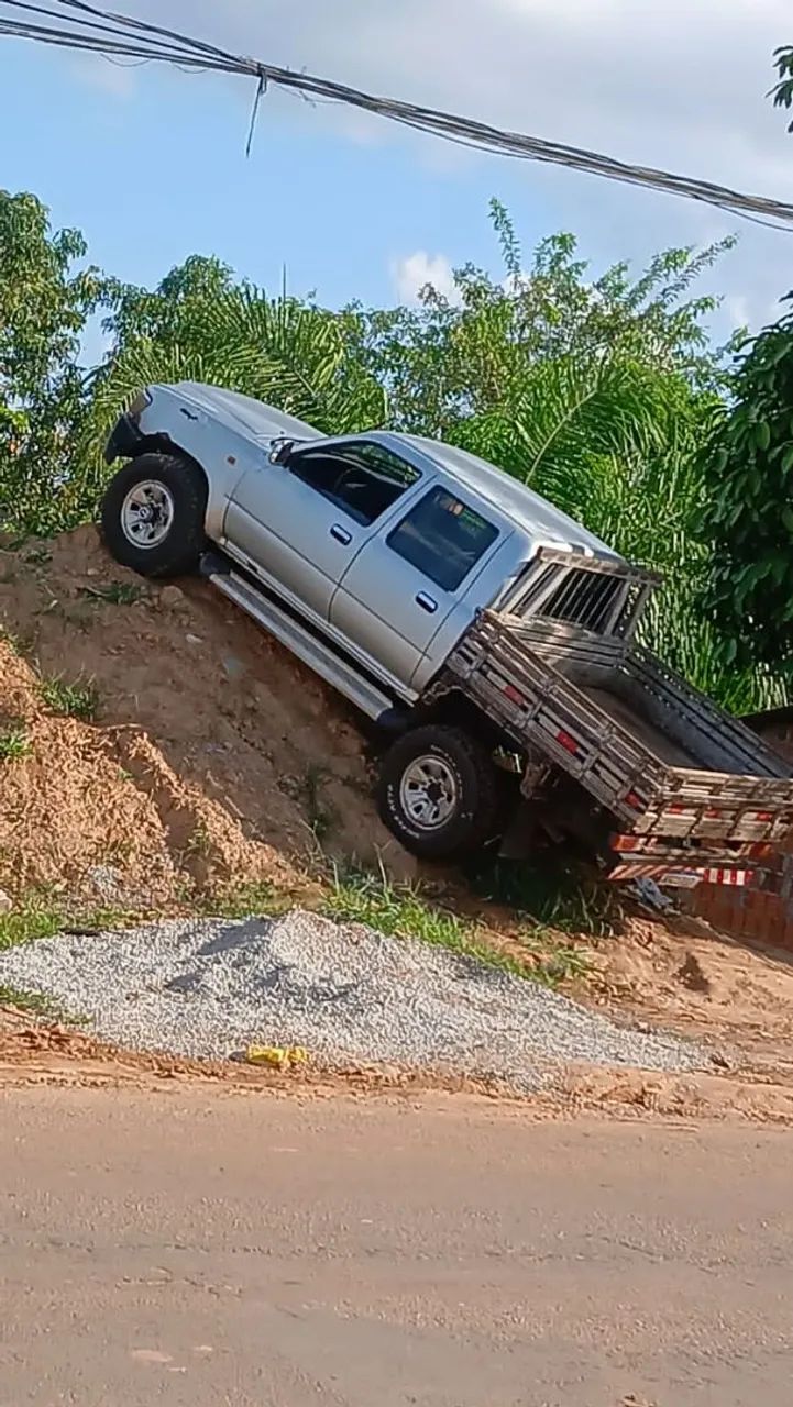 Toyota Hilux HILUX CD SR 4X4 3.0 8V 116CV TB DIESEL 2003