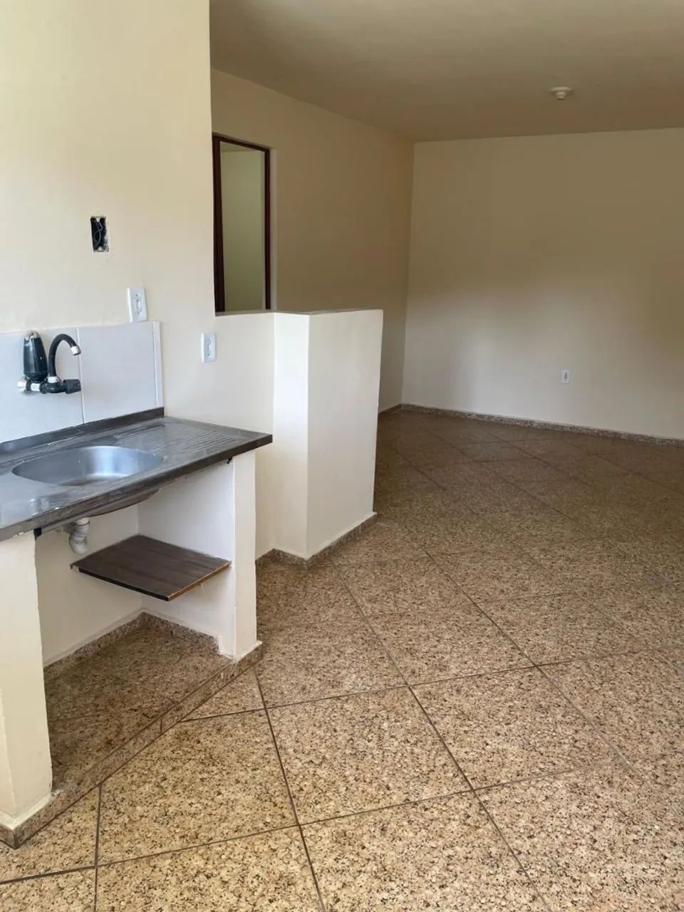 Casa geminada na Taquara rua tranquila - Foto 2