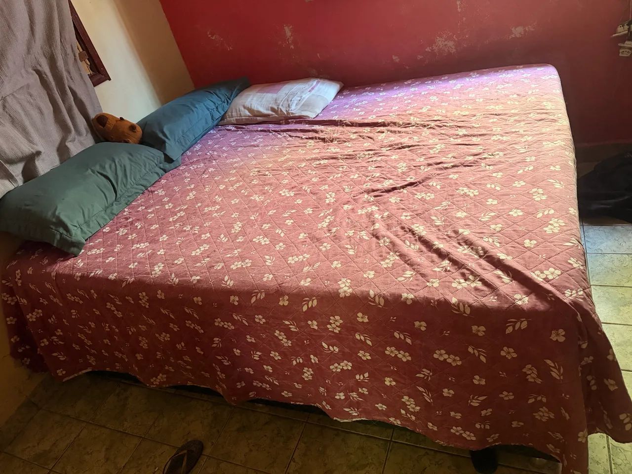 Vende-se cama queen 