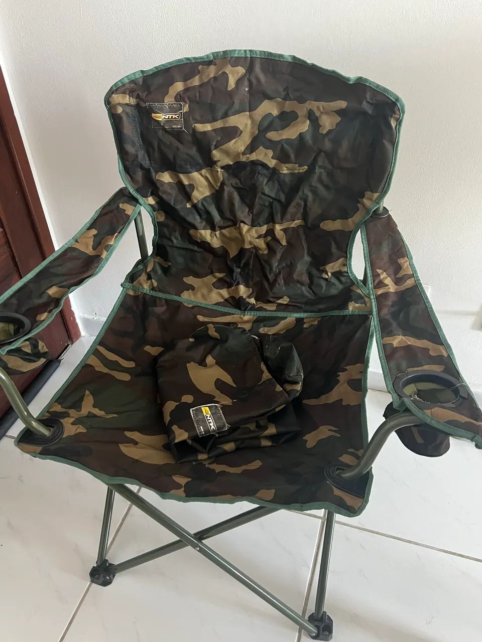 Cadeira dobrável compacta