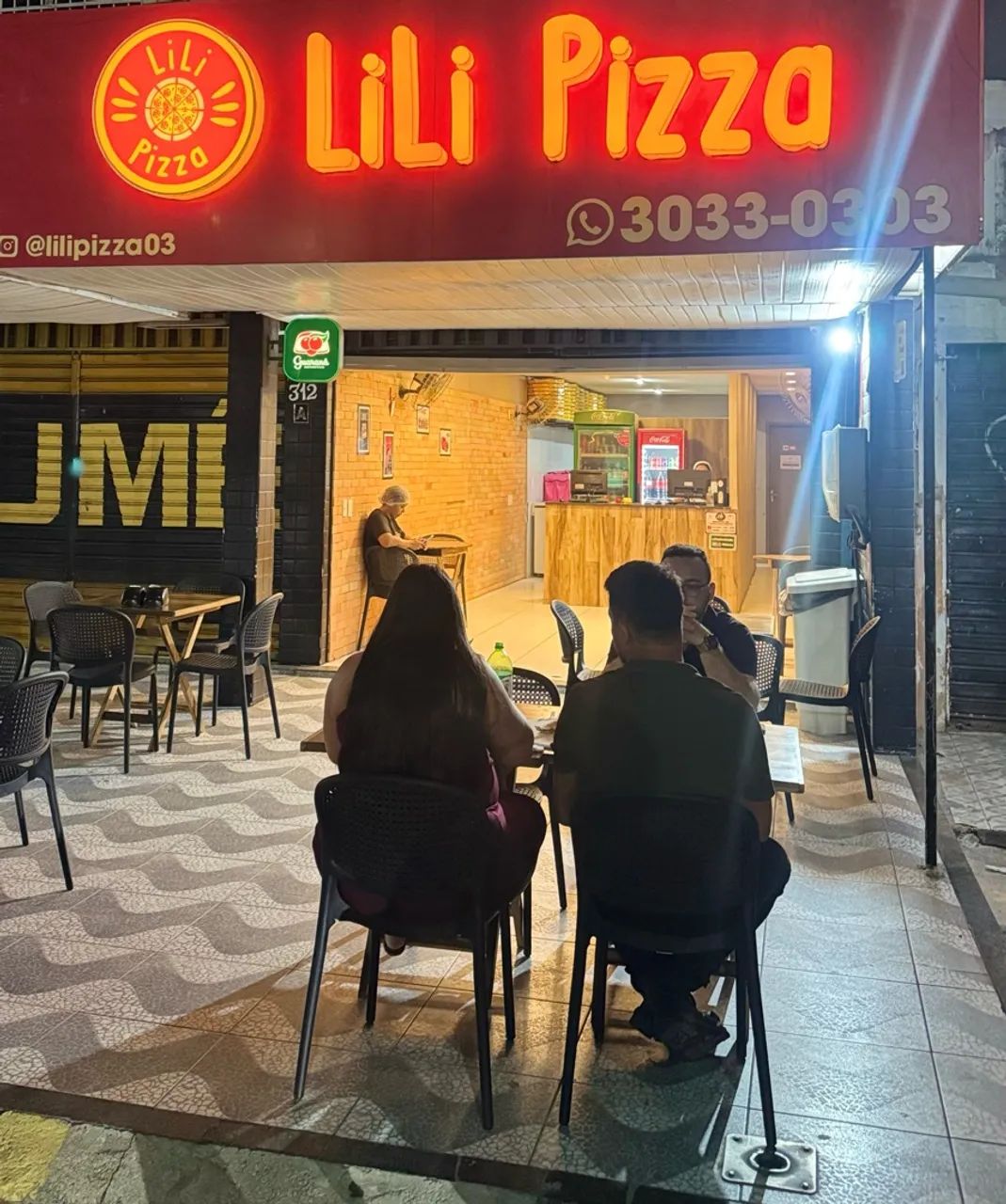 Pizzaria completa em funcionamento 