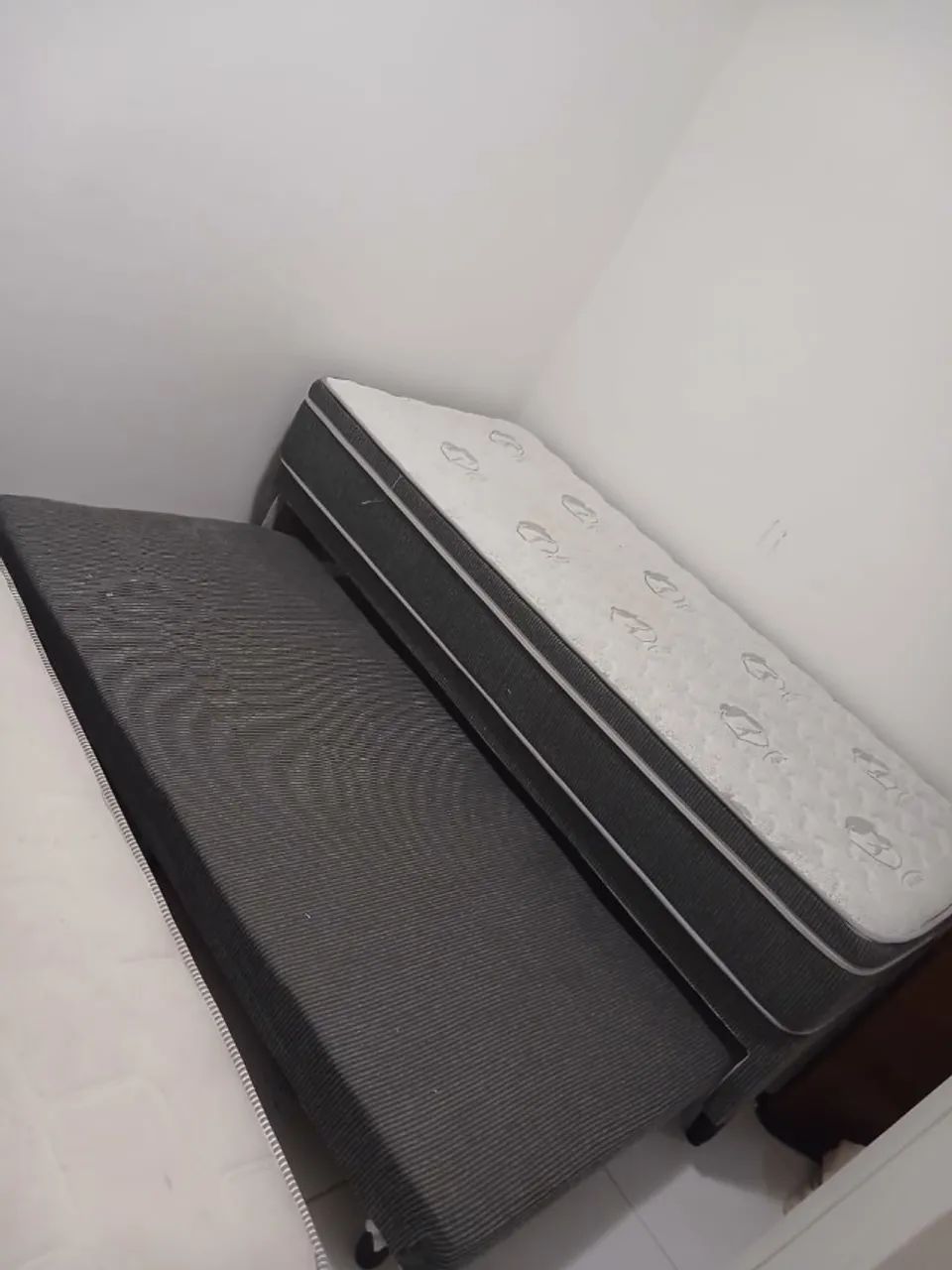 Cama solteiro com cama auxiliar 