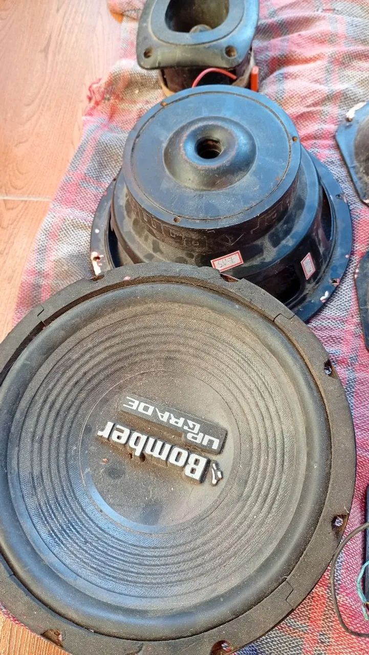 Vendo subwoofer de 10 polegadas, cornetas, tweeter no preço pra ir embora!