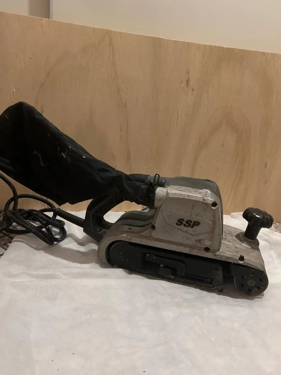 Lixadeira De Cinta 940w Industrial M9400b Makita SSP - Foto 4