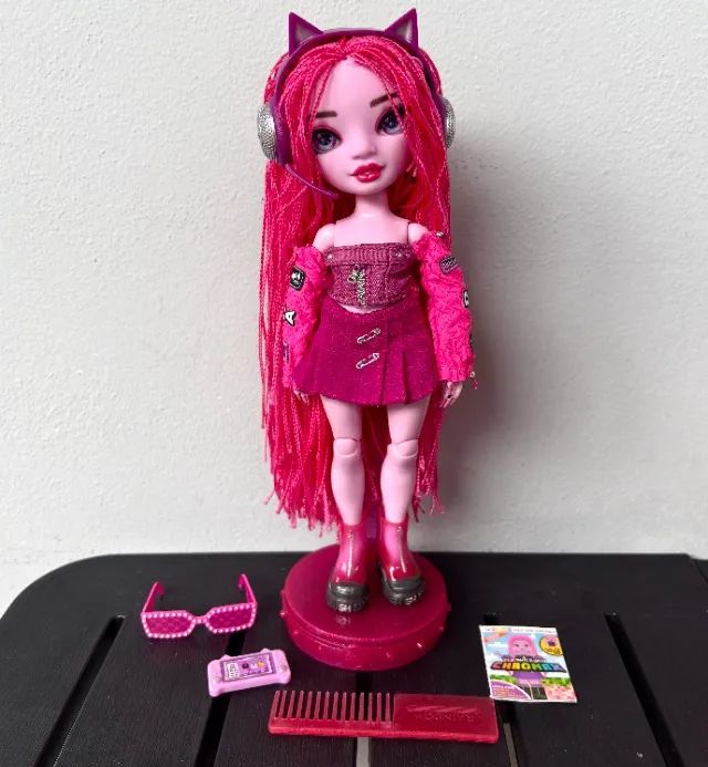 Boneca Rainbow High Shadow High Pinkie James