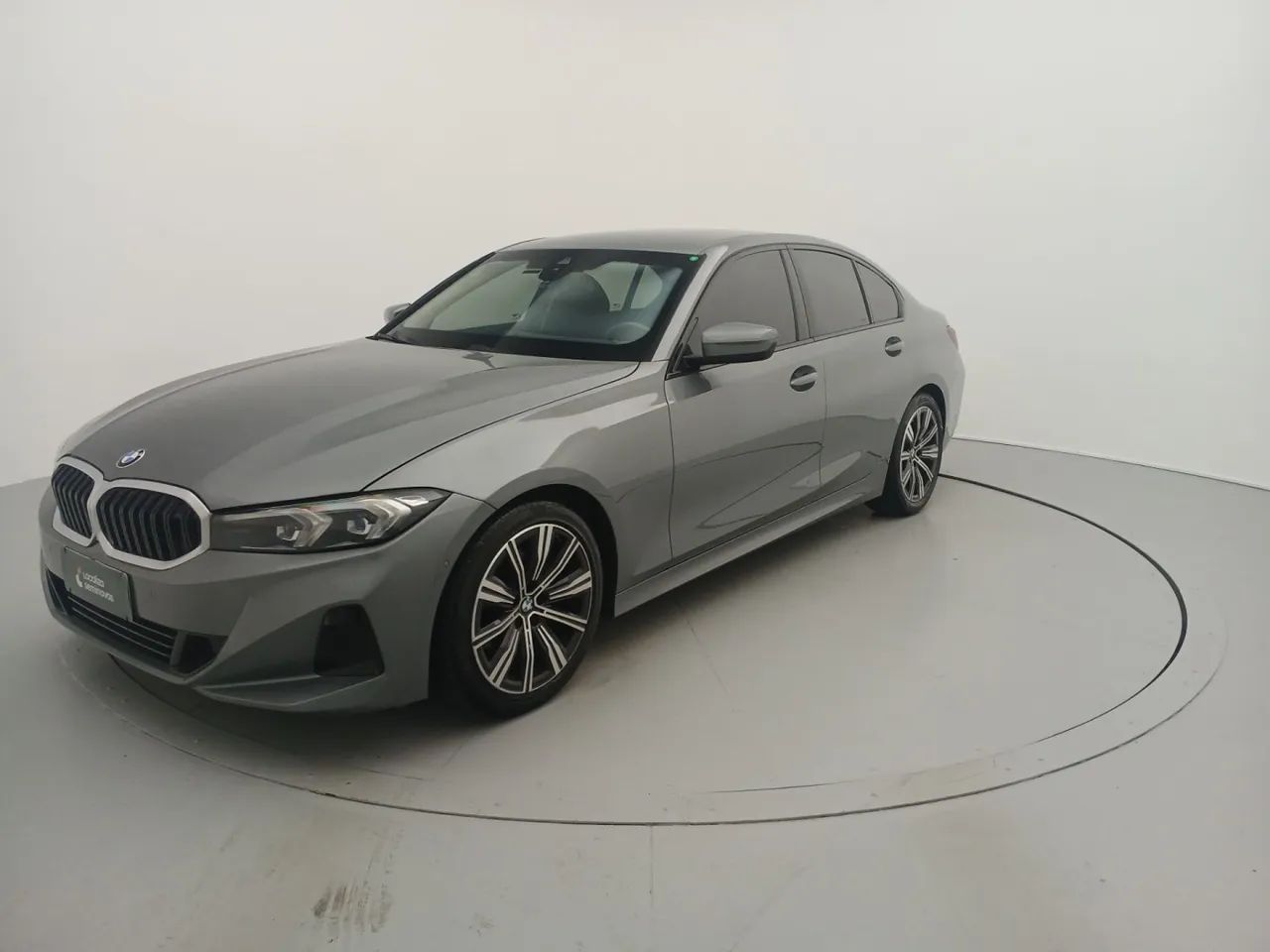 BMW Série 3 320i, foto 1 de 18