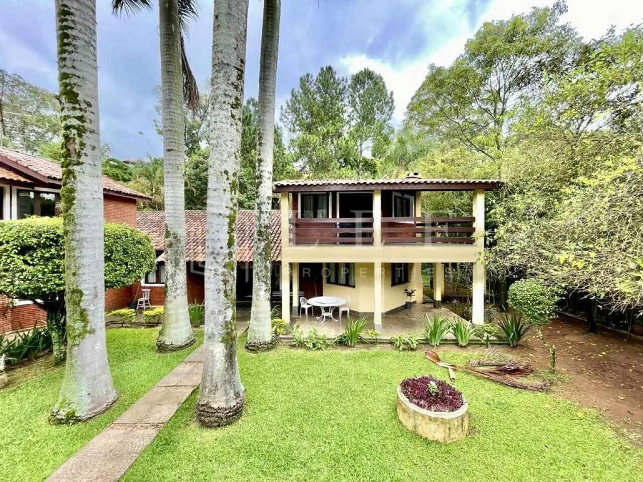 Condomínio Fechado - Jardim Colonial