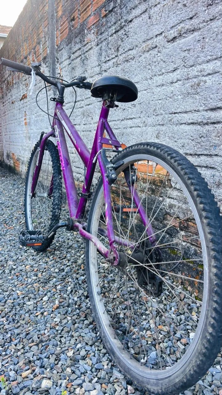 *VENDO BICICLETA ROXA DONNA FREEDOM - Foto 3