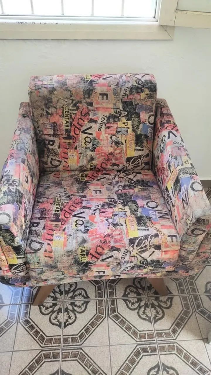 Poltrona decorada com estampa colorida - Foto 2