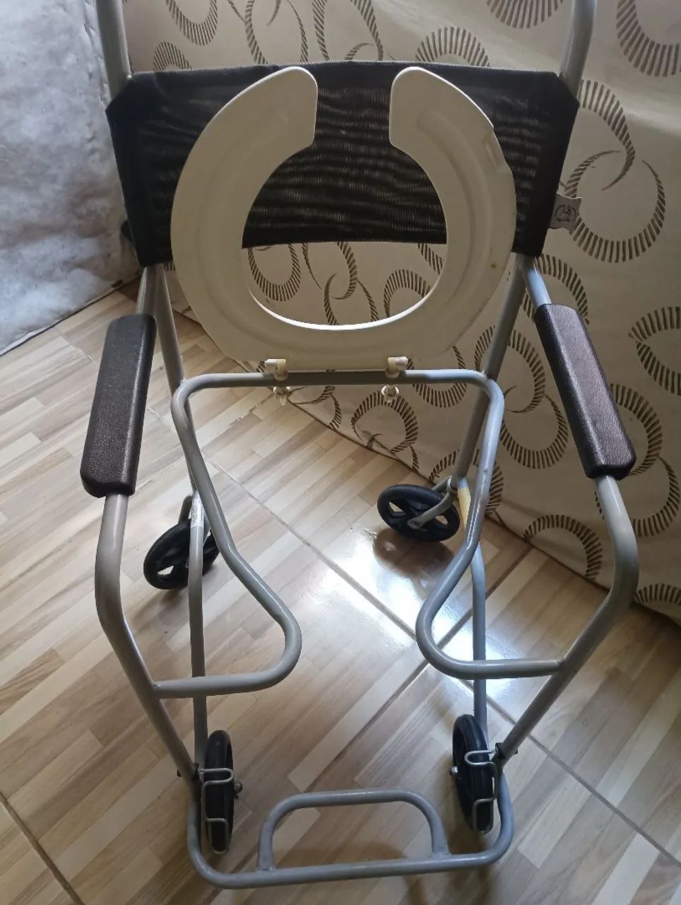 Vendo cadeira de banho - Foto 2