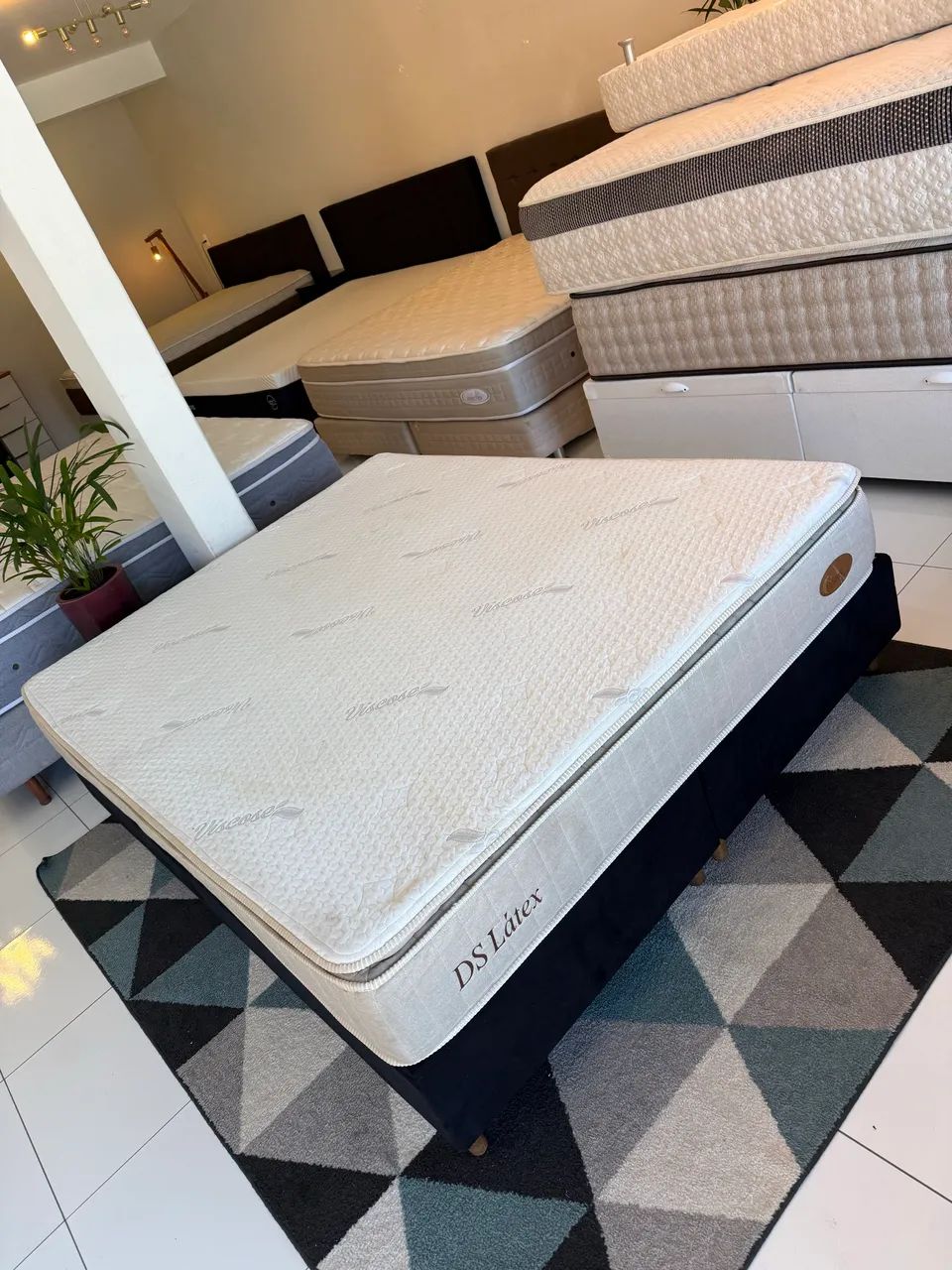Cama box Queen com colchão latex  - Foto 2