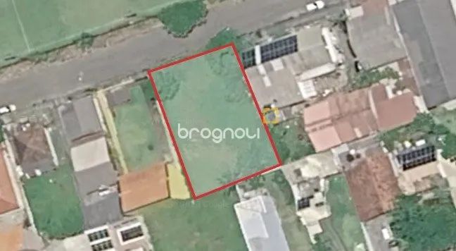Terreno com viabilidade comercial no bairro Carianos!