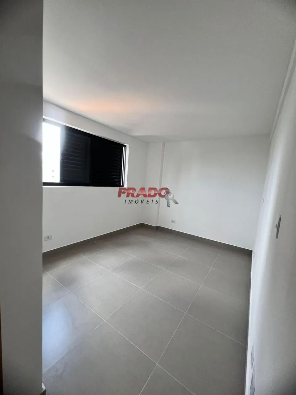 Apartamento à venda em Maringá, Zona 07, com 1 suíte, com 75 m² - Foto 4