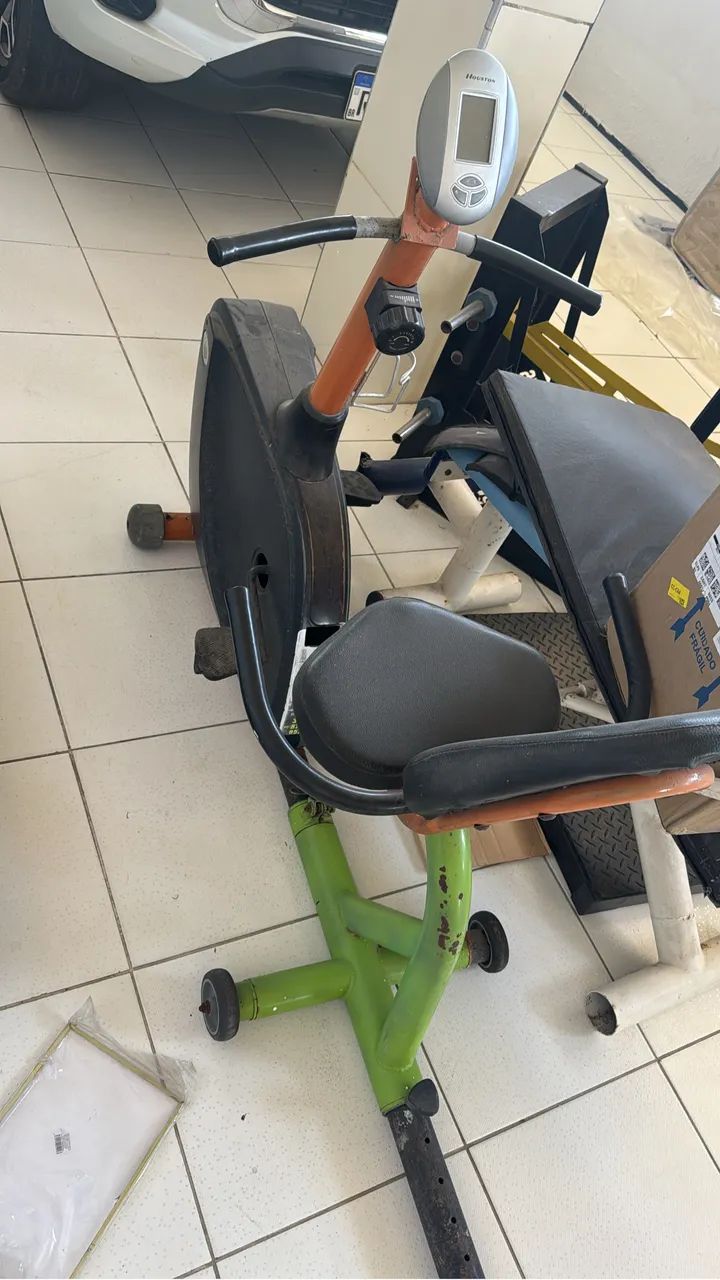 VENDO ESTEIRA, BICICLETA,ELÍPTICO, GRÁVITON E ANILHAS - Foto 3
