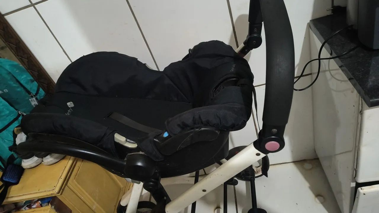 Vende carrinho de bebe