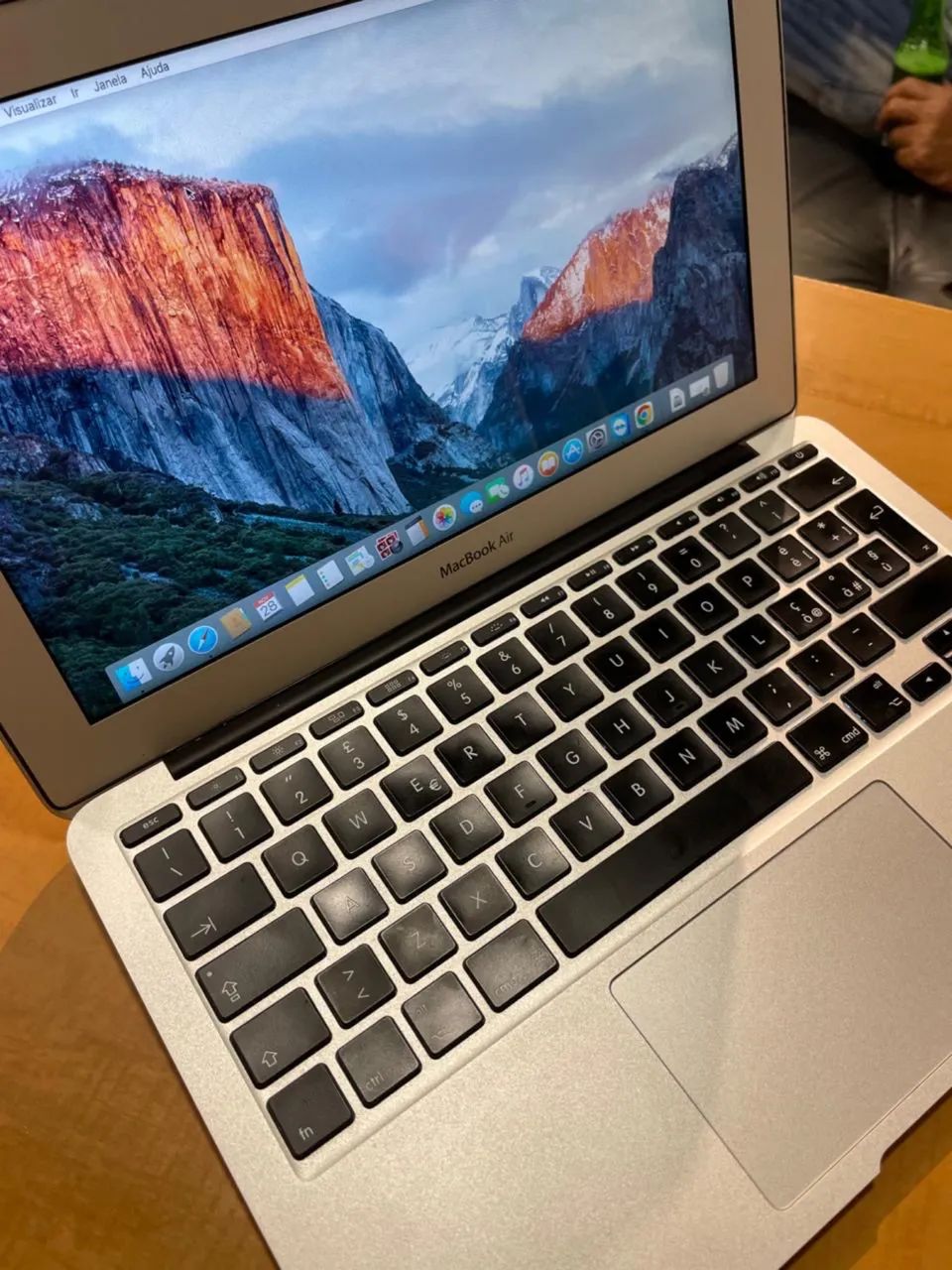 MACBOOK APPLE