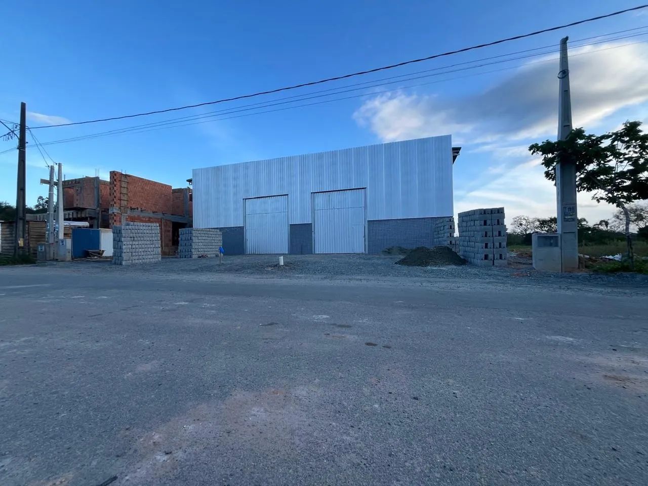 Alugo GALPÃO 360m2 integral ou parcial 180m2 - Foto 3
