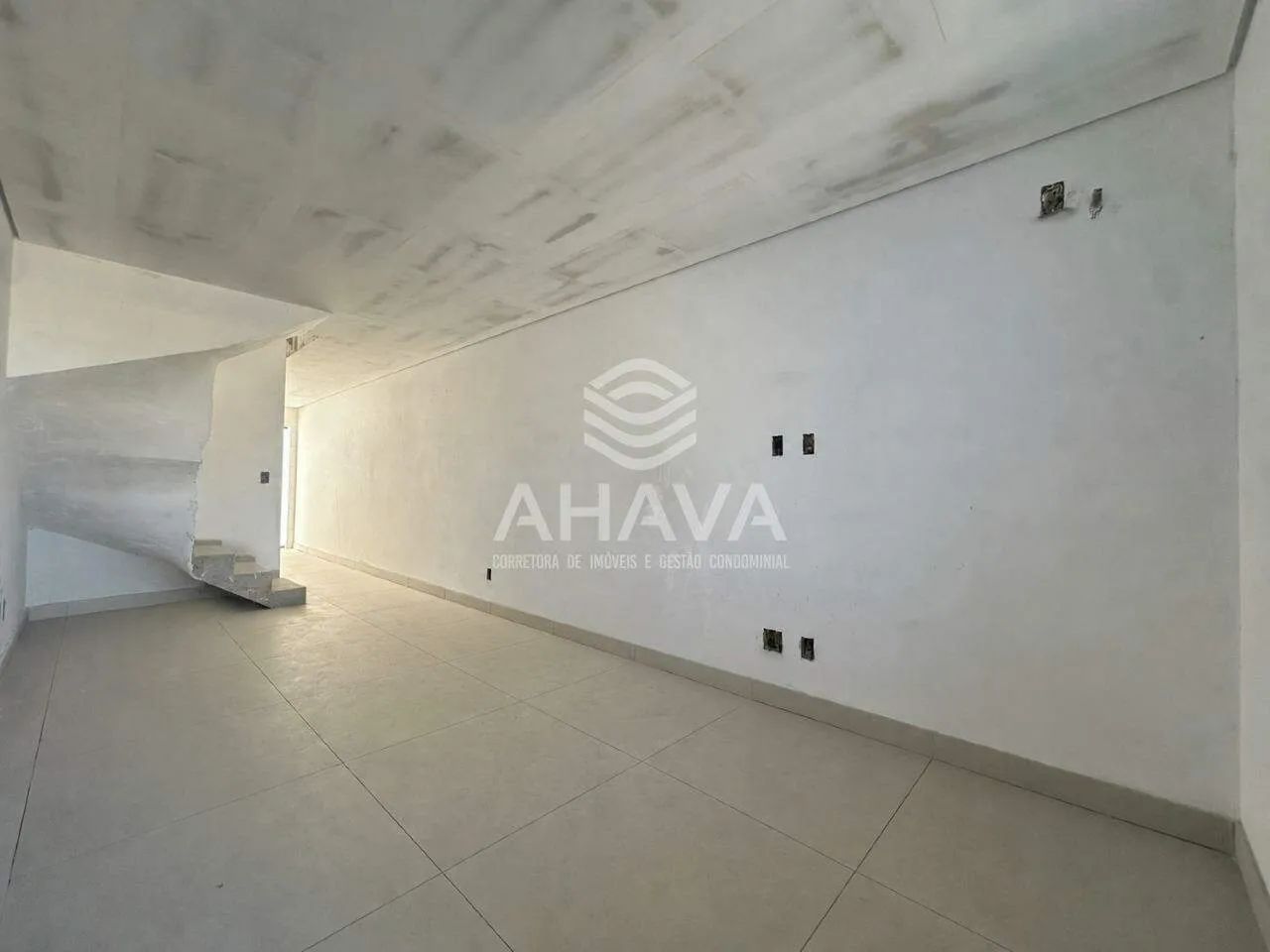 Casa Geminada com 2 Quartos sendo 2 Suítes - 78 m² - Próximo a Avenida Central - Copacaban - Foto 2