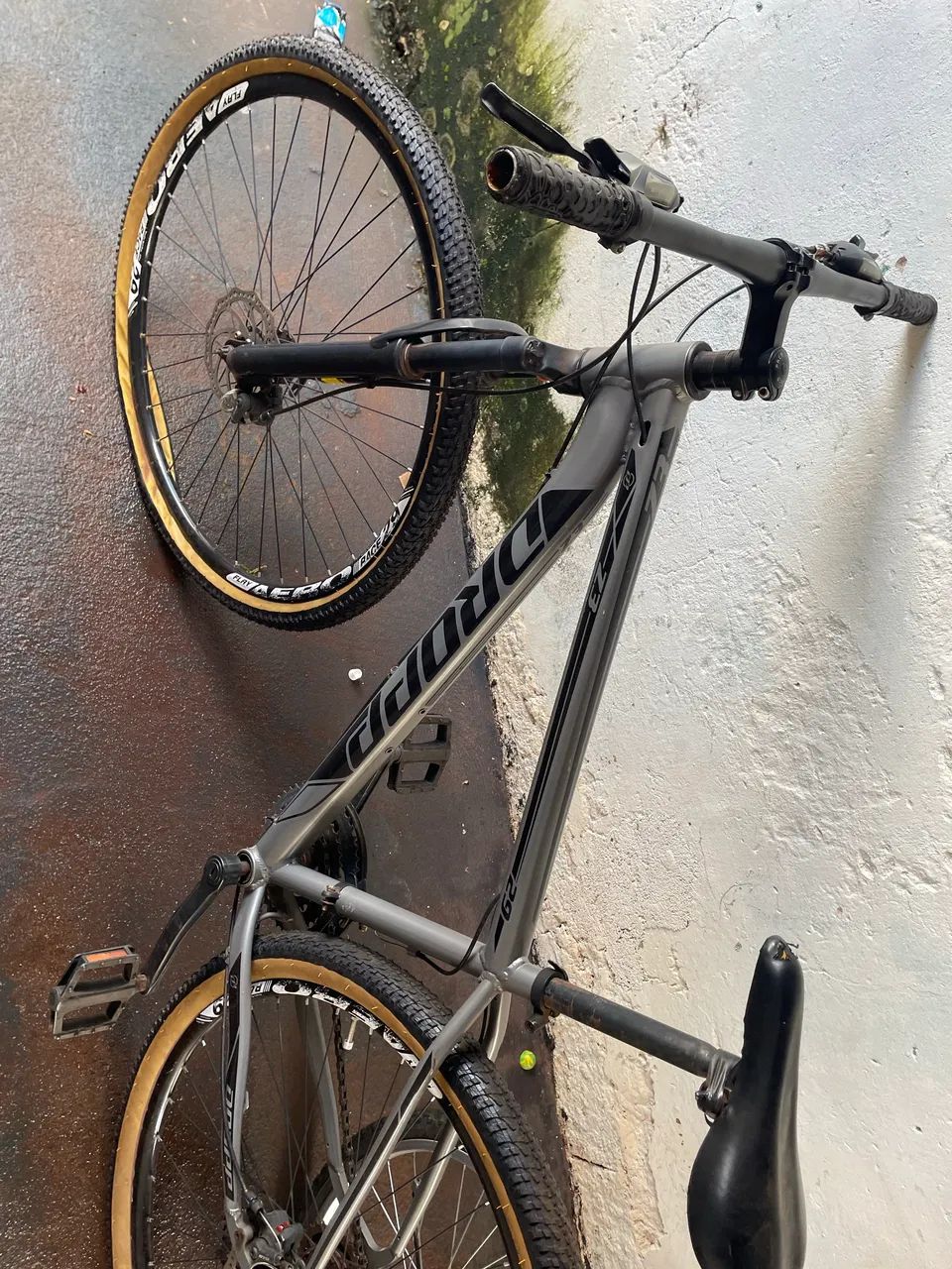 Bicicleta aro 29 precisa mandar arrumar e tá com os freio quebrado - Foto 2