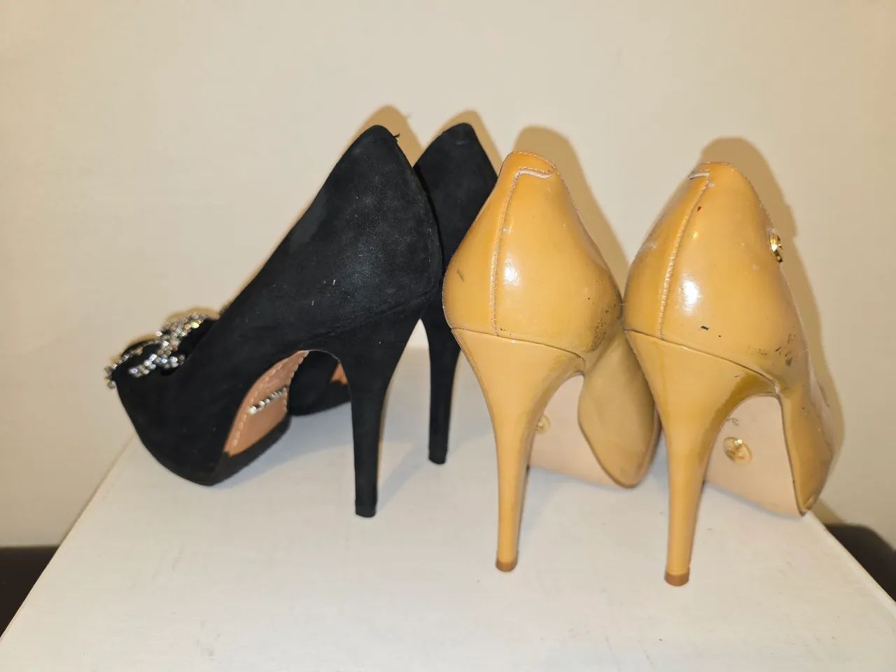 Sapatos femininos SCHUTZ E CARMIN - Foto 3