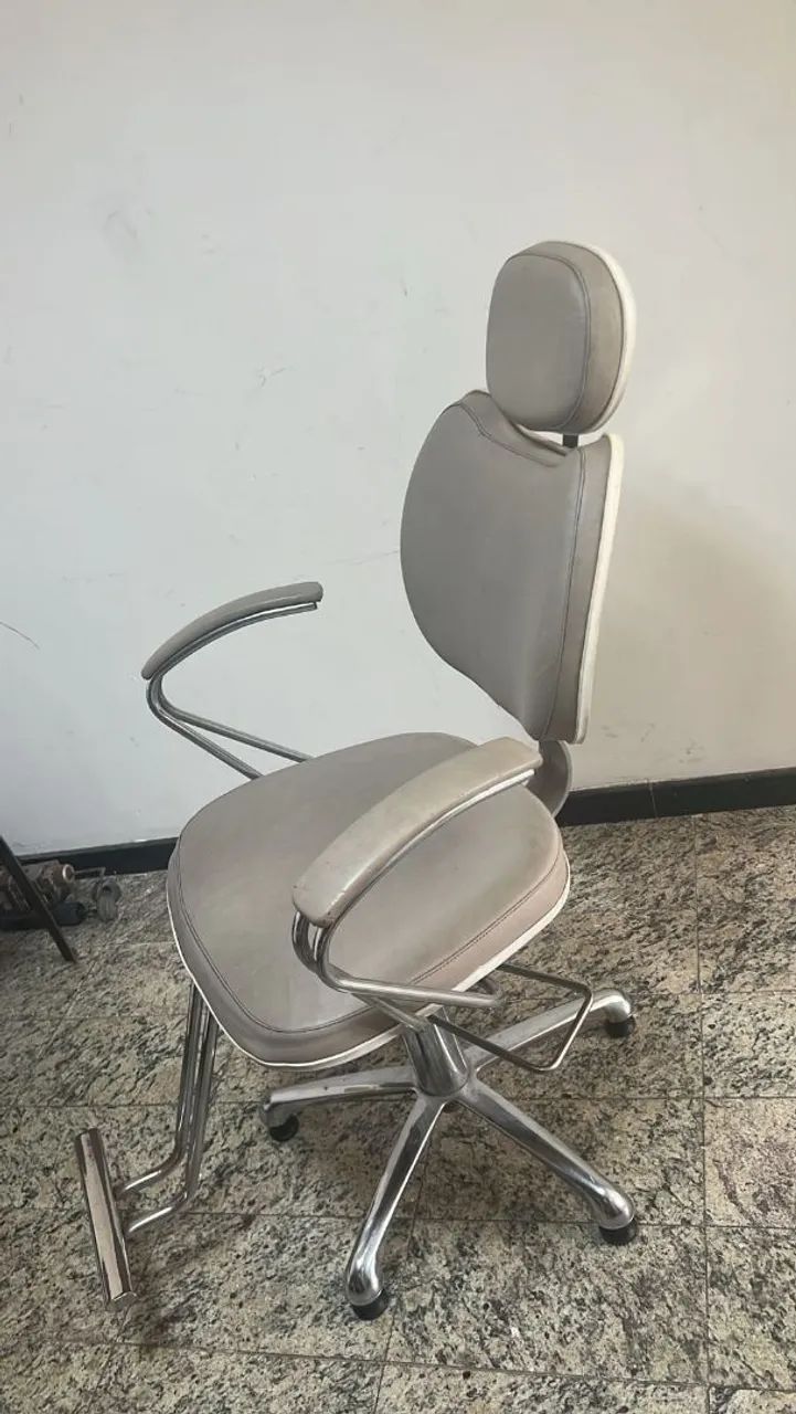 Vendo cadeira de barbeiro 