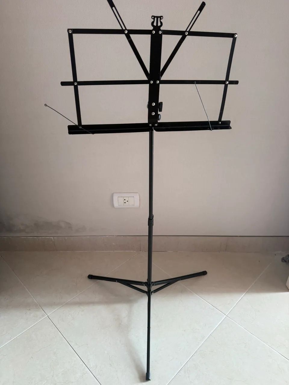 Estante de Partitura Dobrável com altura de 50 cm a 1,60  - Foto 2