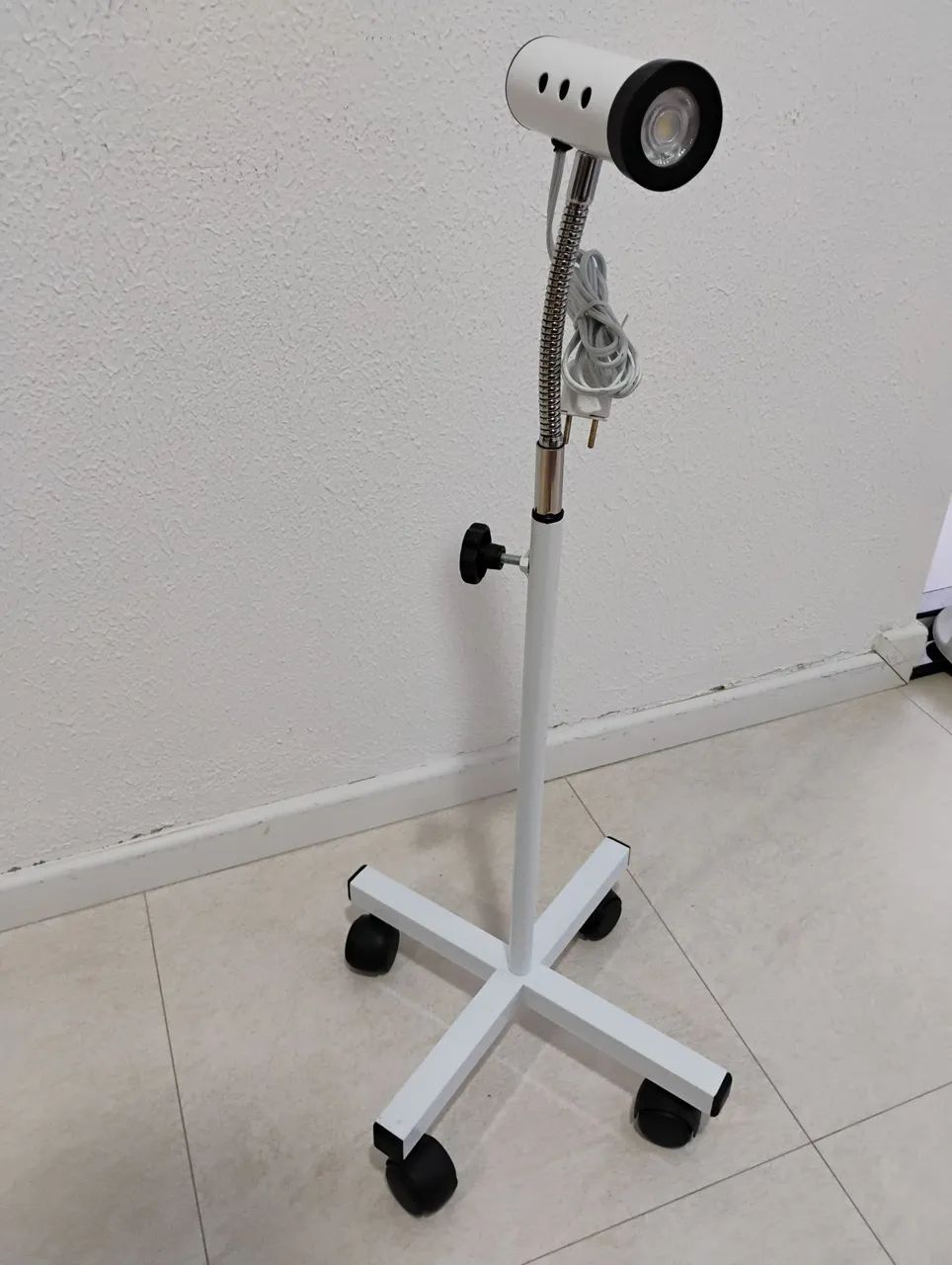 Foco clínico hospitalar com LED - Foto 2