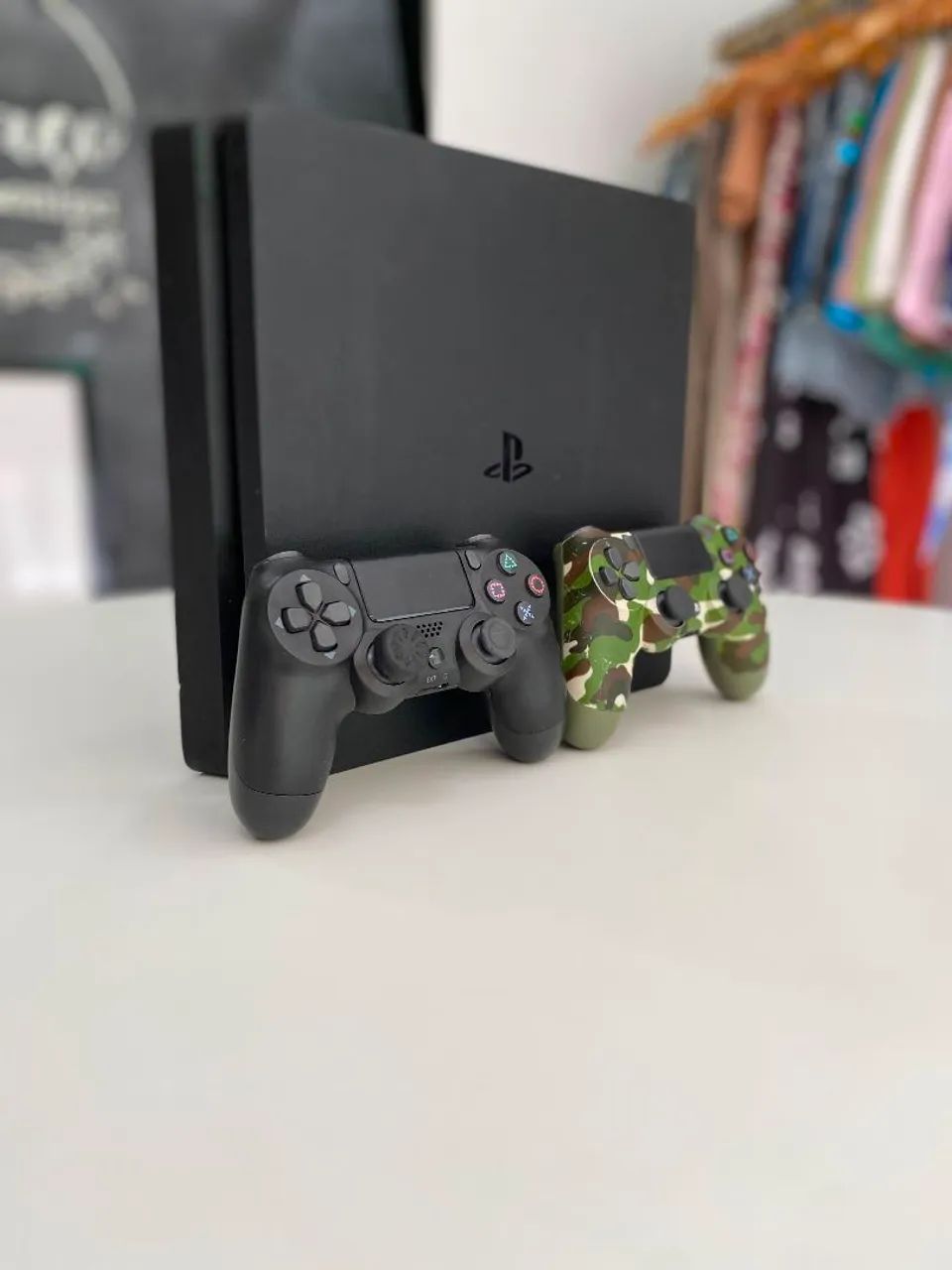 ps4 Slim 1TB 2 Controle 