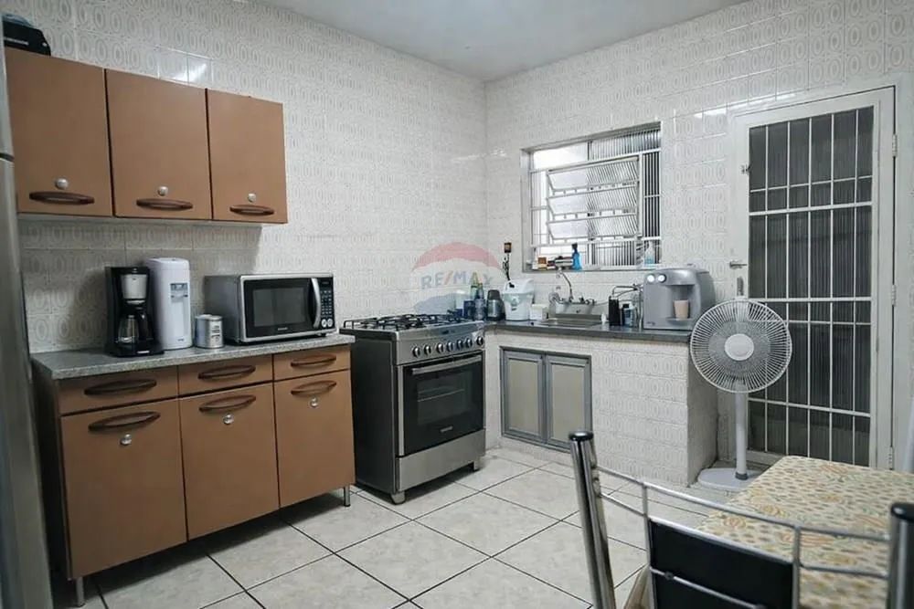 Casa térrea de 1 dormitório que pode transformar em 2 dormitórios - sem vaga auto - Foto 2