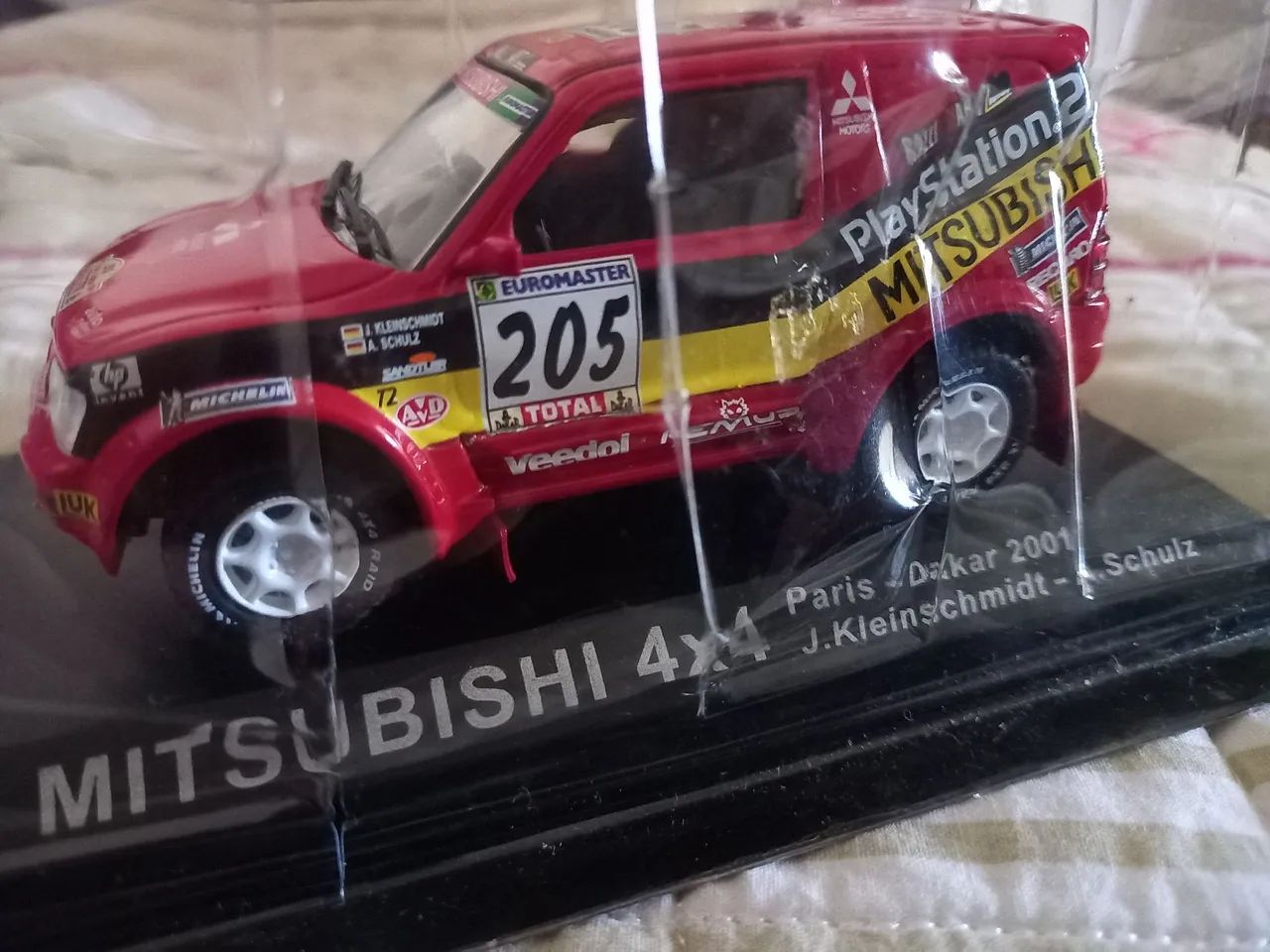Miniatura Mitsubishi 4x4 Paris Dakar 2001 escala 1/43