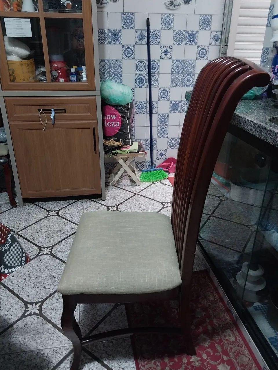 Vendo 5 cadeiras em mogno - Foto 2