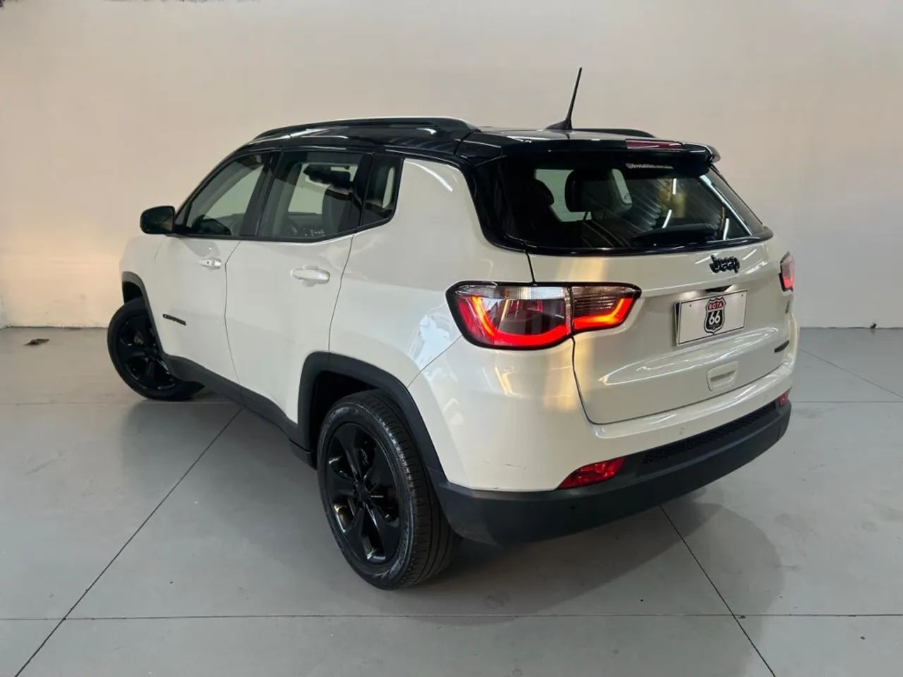 Jeep Compass Night Eagle 2.0 4X2 Flex 16V AUT 2018 - Foto 4