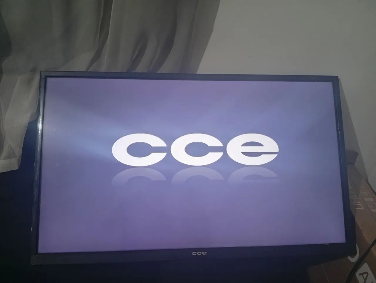 Vendo duas tvs 300,00 não é smart - Foto 2