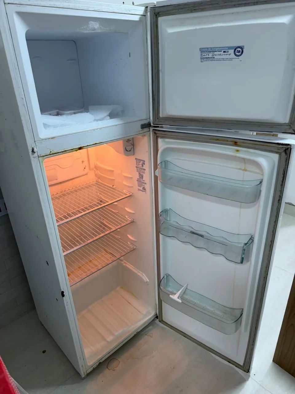 VENDO GELADEIRA ELETROLUX 260  - Foto 2