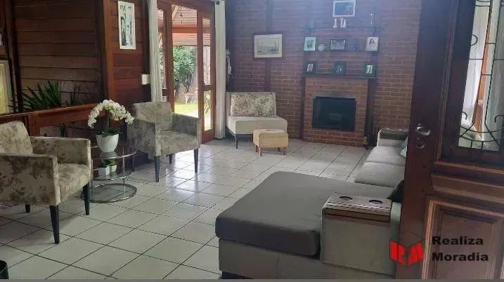 Casa térrea à venda na Granja Viana - 2 quartos e 1 suíte -