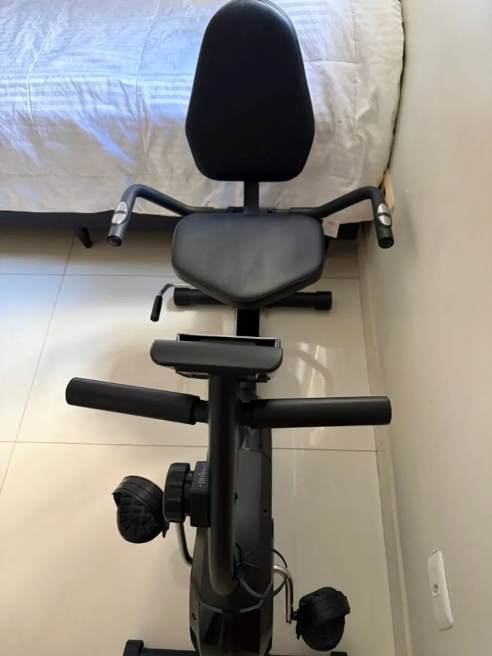 Bicicleta Ergométrica Reclinada com Visor Digital (Ótimo Estado) - Foto 3