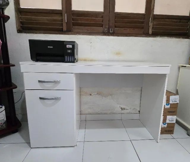 Escrivaninha Branca com Gaveta e Porta - Ótimo Estado!