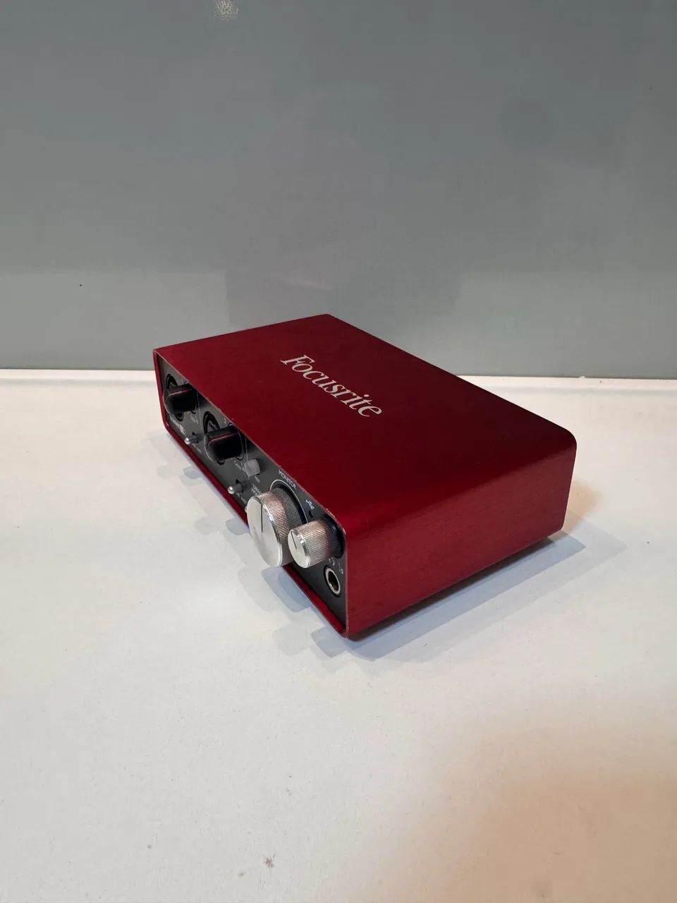 【中古】Focusrite Scarlett (2i2 2nd Gen) Focusrite Scarlett 2i2 (2nd Gen) - TOP! - Equipamentos e