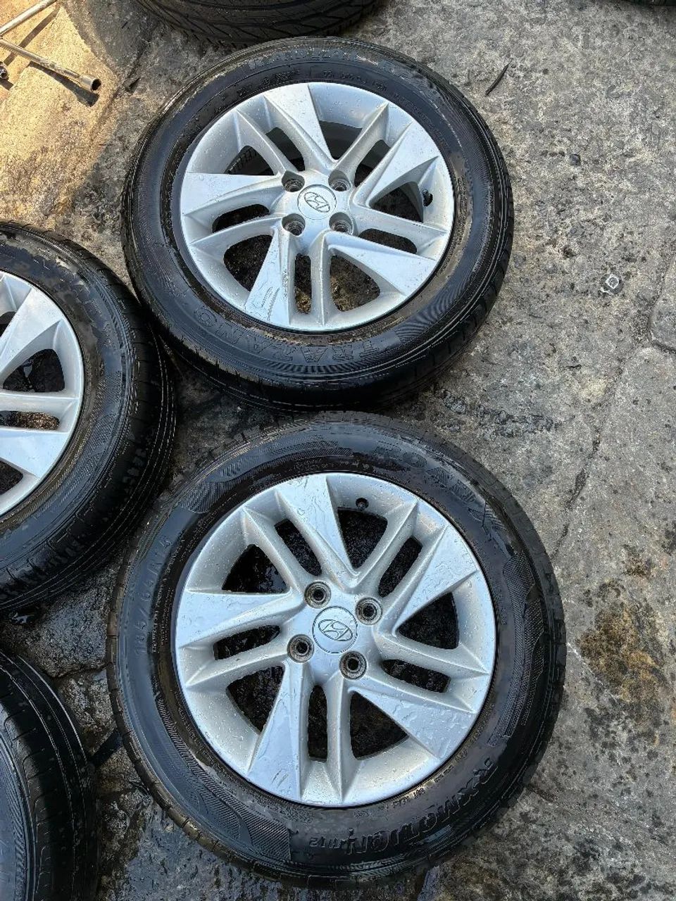 Roda hb20 pneus novos  - Foto 4